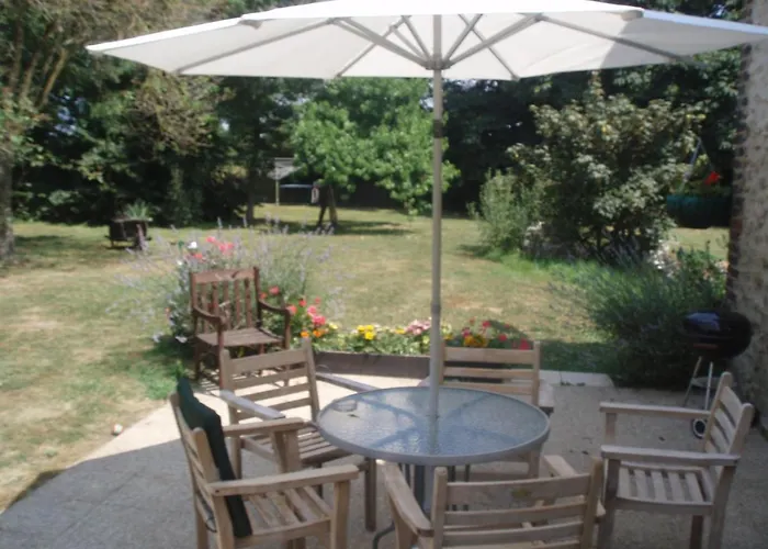 Rose Nyaraló Chigné